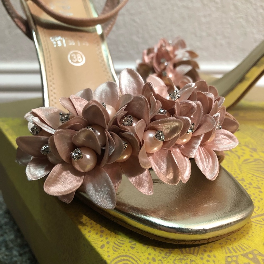 Size 7.5 Mary Paz High Heels